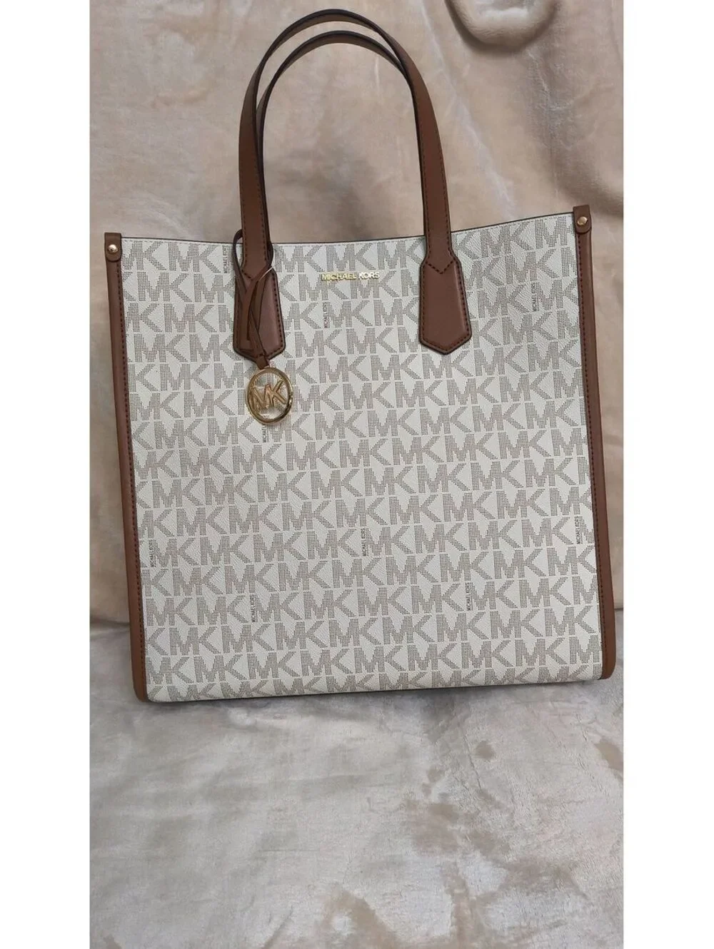 121. Michael Kors Large NS Logo Tote Vanilla/Cream/Tan